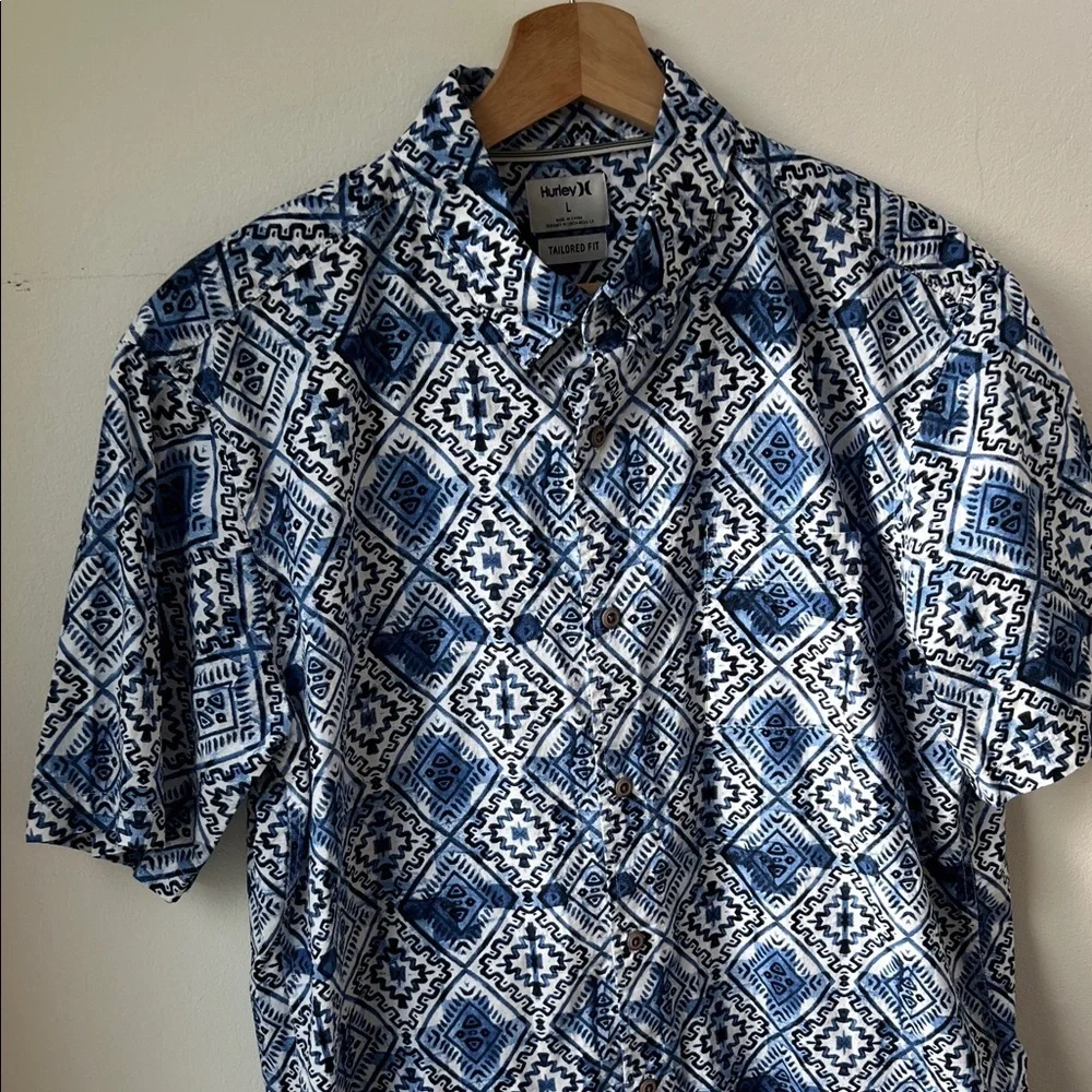 Hurley Men's Geometric Tribal Hawaiian Button down shirt Large